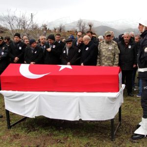 Şehit Müdür Yardımcısı Turan, son yolculuğuna uğurlandı - fotoğraf 3