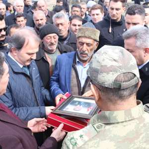 Ağrı, şehidini son yolculuğuna uğurladı - fotoğraf 8