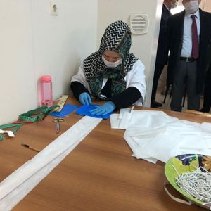 Sosyal Hizmet Merkezleri Ek Birimlerinde Maske Üretimine Geçildi - fotoğraf 3