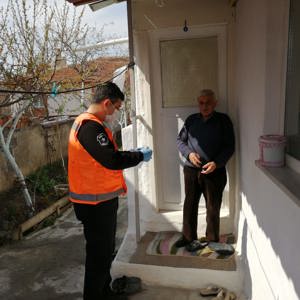 Merzifon Sosyal Hizmet Merkezi ‘Vefa Sosyal Destek Ekibi’ vatandaşları yalnız bırakmayarak ihtiyaçlarını karşılamaya devam ediyor. - fotoğraf 3