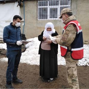 Bakanlığımız tarafından ihtiyaç sahibi ailelere 1.000 TL destek ücretleri Vefa Destek Grubu aracılığı ile dağıtılıyor - fotoğraf 3