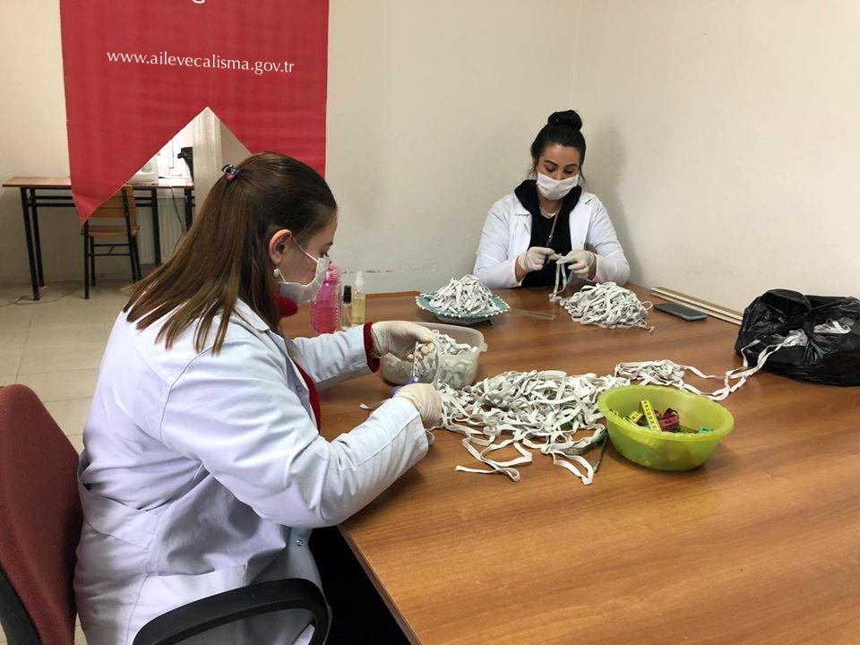 Devlet Korumasındaki Kadın, Genç, Yaşlı ve Engelliler Maske Üretimi İçin Seferber Oldu