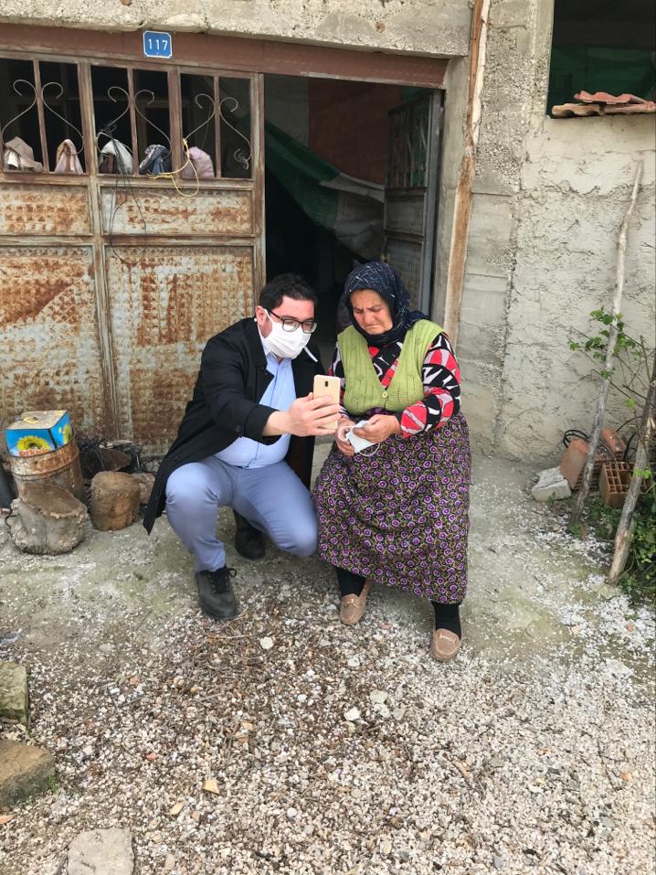 Şarkikaraağaç Sosyal Hizmet Merkezi Müdürlüğü Vefa Grubumuz Fatma Teyze’ yi Almanya’ daki kızıyla buluşturdu.