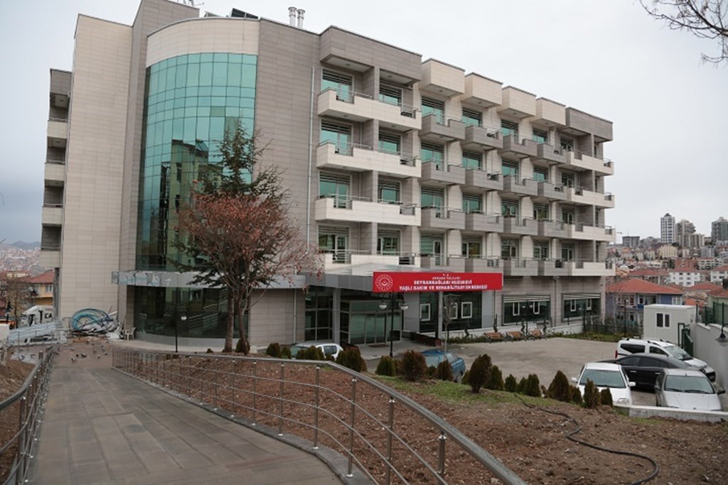 Bakanımız Sayın Zehra Zümrüt SELÇUK: “Koronavirüsle Mücadele Kapsamında Huzurevlerimize 64.000.000 TL Ödenek Gönderdik”