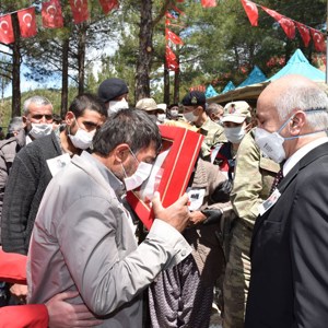 Şehit Piyade Uzman Onbaşı Bekir Gündeş Dualarla Ebediyete Uğurlandı - fotoğraf 2
