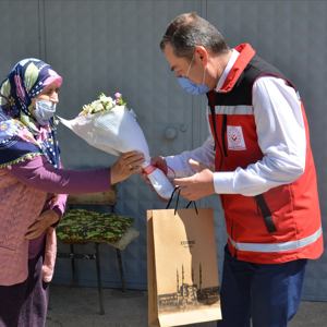 “Anneler Gününde” Şehitlerimizin Annelerini ve Eşlerini Ziyaret Ettik - fotoğraf 3