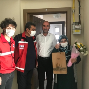 “Anneler Gününde” Şehitlerimizin Annelerini ve Eşlerini Ziyaret Ettik - fotoğraf 8