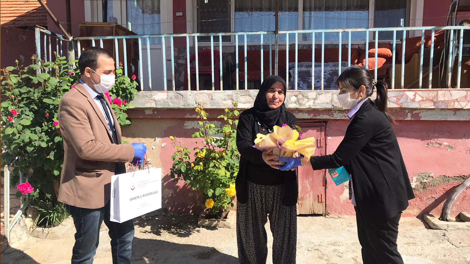 ‘Anneler Günü’nde şehit annelerimizle birlikteyiz