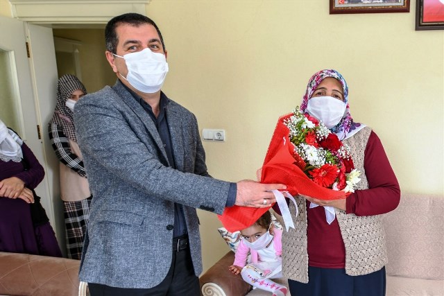 İl Müdürümüz Tarık KUŞMAN Şehit Ailesini Ziyaret Ederek Sayın Valimiz Mehmet Emin Bilmez ve Eşi Meral Bilmez Şehit Annesinin Anneler Gününü Telekonferans Görüşmesi İle Kutladı