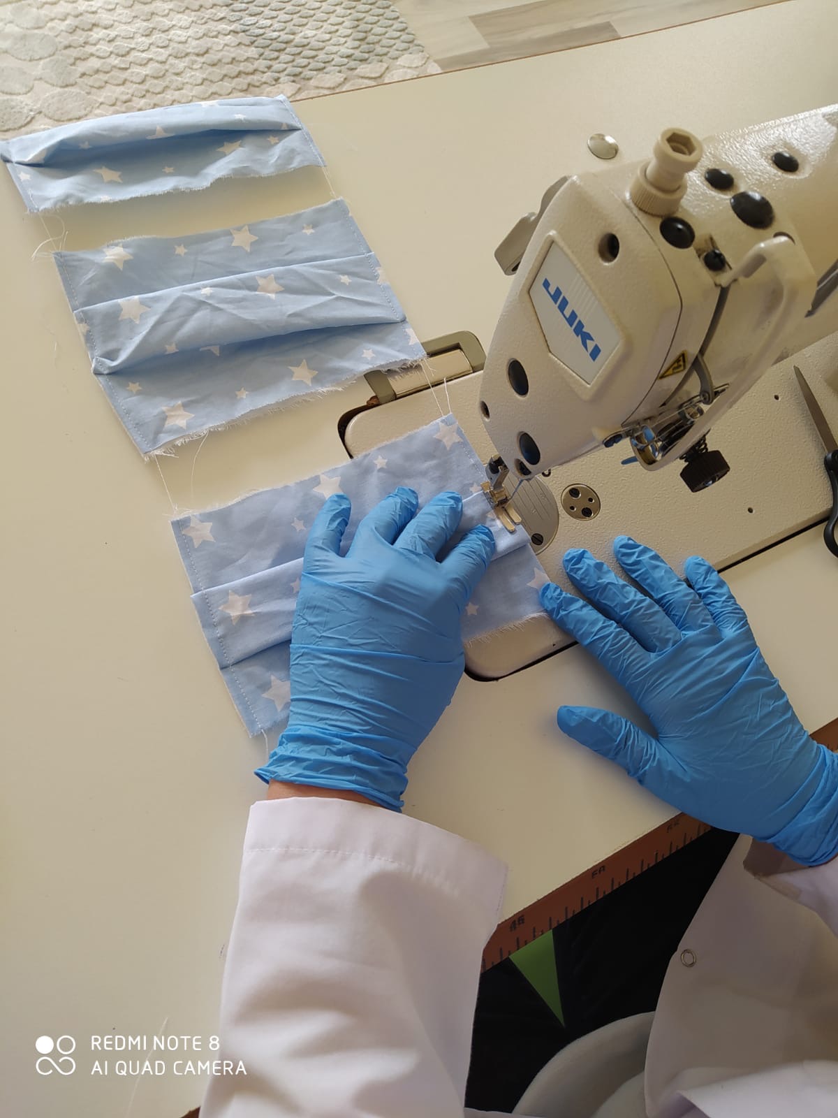 Tek kullanımlık 3 katlı maske üretim atölyesi kurulmuştur. 