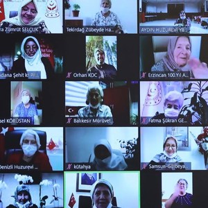 Bakan Selçuk, Şehit Annelerimizin ve Huzurevindeki Büyüklerimizin Anneler Gününü Kutladı - fotoğraf 1