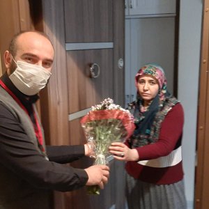 Bakan Selçuk, Şehit Annelerimizin ve Huzurevindeki Büyüklerimizin Anneler Gününü Kutladı - fotoğraf 3