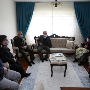 Sayın Valimiz Cüneyt EPCİM, Anneler Gününde Şehit Annelerimizi Ziyaret Etti. - fotoğraf 1