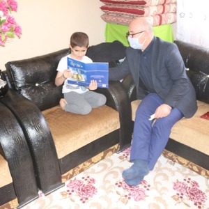 İL MÜDÜRÜMÜZ VE İL MÜDÜR YARDIMCILARIMIZ ENGELLİLER HAFTASI MÜNASEBİTİYLE EVDE BAKIM HANE ZİYARETİNDE BULUNDULAR. - fotoğraf 1