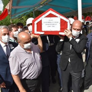 AZİZ ŞEHİDİMİZ SON YOLCULUĞUNA UĞURLANDI - fotoğraf 2