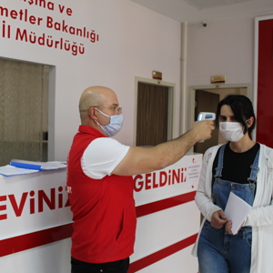 İl Müdürlüğümüzün Giriş ve Çıkışlarında Ateş Ölçümü Yapılıyor - fotoğraf 1