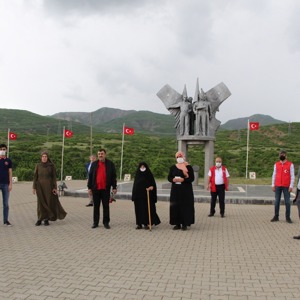 Şehit Annelerinin Kabir Ziyaretleri - fotoğraf 13
