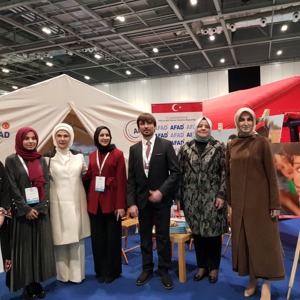 Emine Erdoğan’a “Fark Yaratan” Ödülü Verildi, Bakan Selçuk Londra’da Erdoğan’a Eşlik Etti - fotoğraf 1