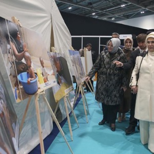 Emine Erdoğan’a “Fark Yaratan” Ödülü Verildi, Bakan Selçuk Londra’da Erdoğan’a Eşlik Etti - fotoğraf 3