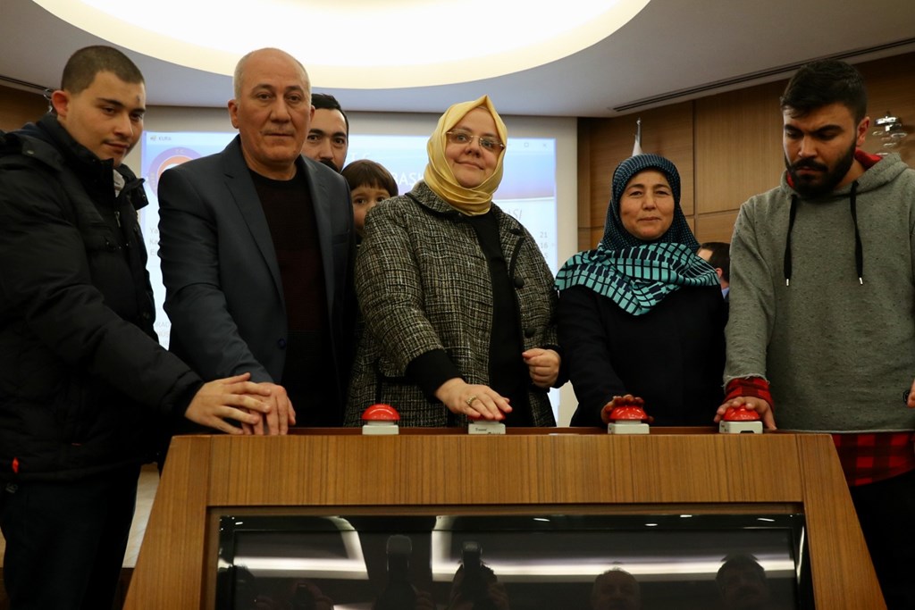 Bakan Selçuk: “208 Şehit Yakını, Gazi ve Gazi Yakınımızın Atama Kurası Gerçekleştirildi”