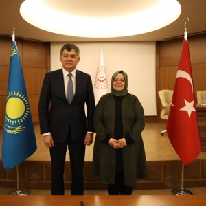 Bakan Selçuk, Kazakistanlı Bakan ve Beraberindeki Heyete Türk Sağlık Sistemini Anlattı  - fotoğraf 1