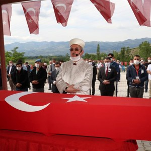 Şehit Piyade Uzman Çavuş Uğur Bora Son Yolcuğuna Uğurlandı - fotoğraf 1