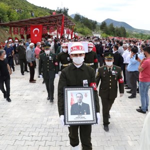 Şehit Piyade Uzman Çavuş Uğur Bora Son Yolcuğuna Uğurlandı - fotoğraf 2
