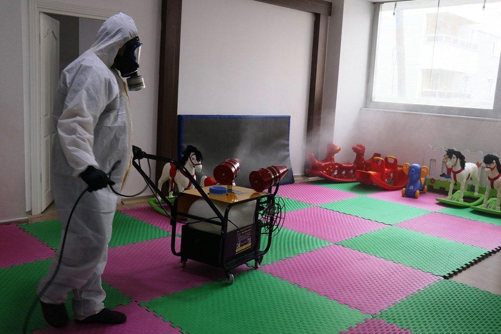 Aile, Çalışma ve Sosyal Hizmetler Bakanlığı açılış izni verilen ve 1 Haziran'da yeniden faaliyete başlayacak özel kreş, çocuk kulüpleri ve gündüz bakımevlerinde alınacak tedbirleri açıkladı.