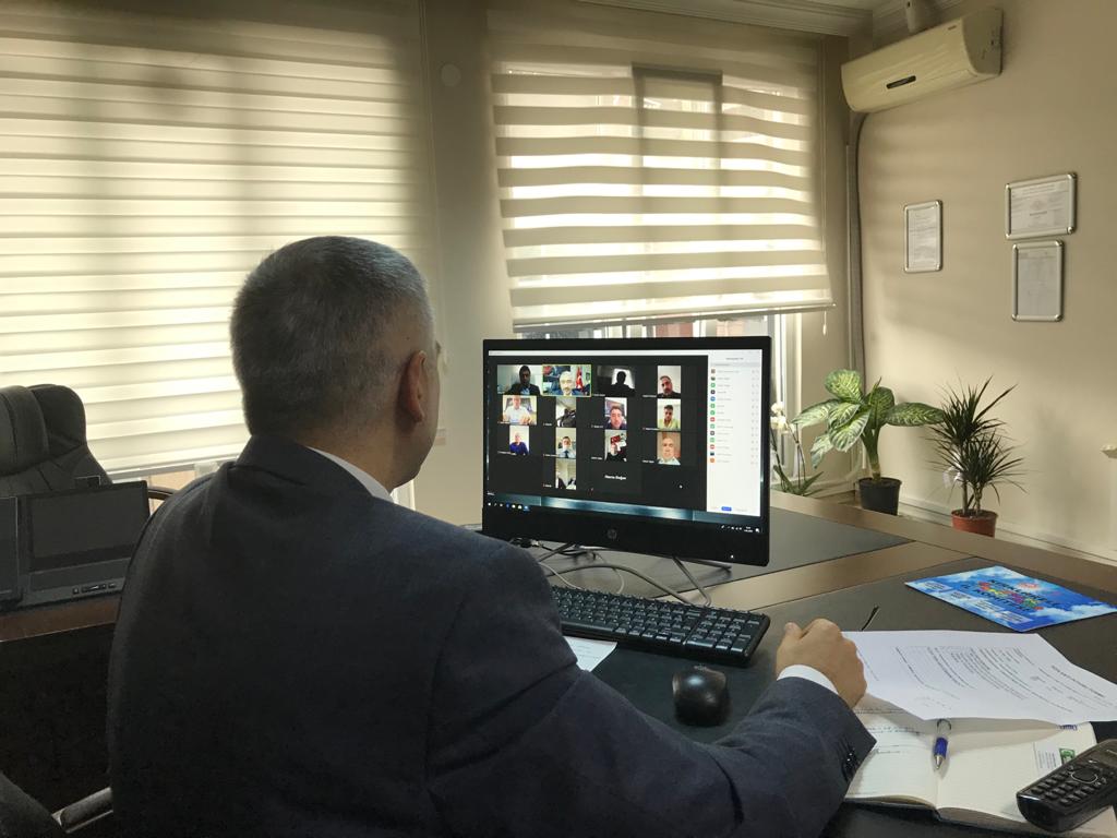 İl Müdürü Faruk UYSAL başkanlığında, İl Müdür Yardımcıları, Şube Müdürleri ve Kuruluş Müdürlerinin katılımıyla videokonferans ile Aylık Olağan Değerlendirme Toplantısı sosyal mesafe kurallarına riayet edilerek gerçekleştirildi. 