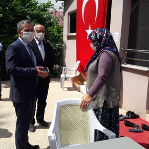 İl Müdürümüz Mahmut ÖZDEMİR, Şehit Piyade Uzman Çavuş Uğur BORA’nın Ailesine Taziye Ziyaretinde Bulundu - fotoğraf 3