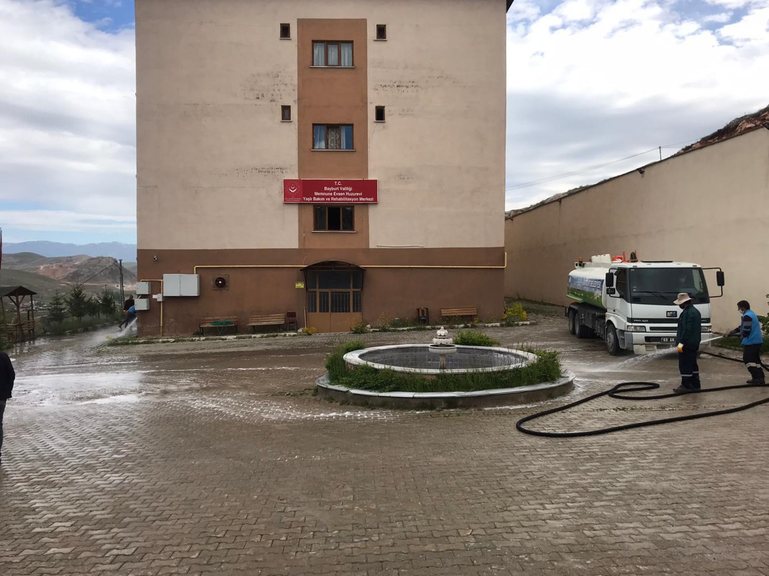 Memnune Evsen Huzurevi, Bayburt Belediyesi Tarafından Dezenfekte Edildi