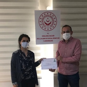 Koronavirüs Pandemisi İle Mücadele Kapsamında Valiliğimiz Bünyesinde Oluşturulan Vefa Sosyal Destek Grubunda Görevli Personelimize Başarı Belgesi Verildi. - fotoğraf 8