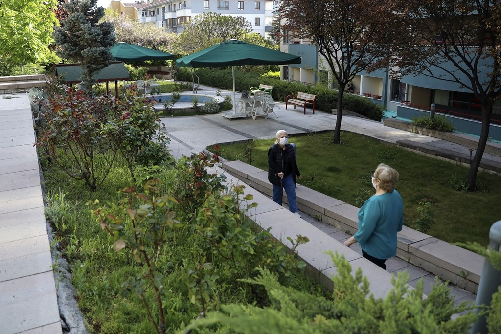 Bakan Selçuk, Huzurevlerindeki İlk Normalleşme Adımlarını Açıkladı