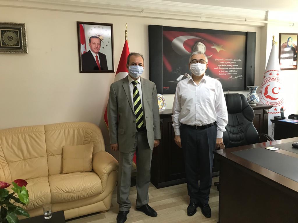 Kırklareli Ticaret İl Müdürü Mustafa UZAN İl Müdürü Faruk UYSAL’ı makamında ziyaret etti.