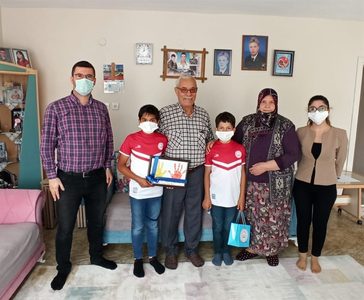 Kuruluşta Kalan Çocuklarımız Şehit Babalarını Ziyaret Ettiler