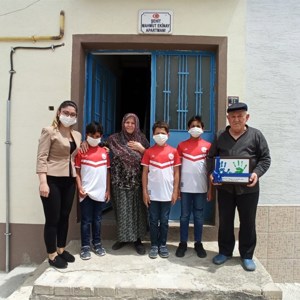 Kuruluşta Kalan Çocuklarımız Şehit Babalarını Ziyaret Ettiler - fotoğraf 2