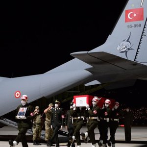 Şehit Piyade Uzman Onbaşı Ömer Kahya Tekbir ve Dualarla Ebediyete Uğurlandı - fotoğraf 6