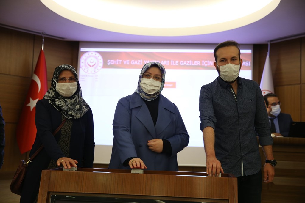 Bakanımız Sayın Zehra Zümrüt Selçuk: “2002 Yılından Bu Yana 38 Bine Yakın Şehit Yakını, Gazi ve Gazi Yakınımızın Kamu Kurumlarında İstihdamını Sağladık”