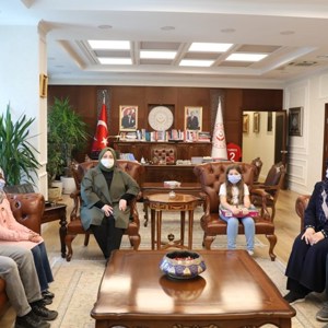 Bakan Selçuk Görme Engelli Hafız Ravzanur ile Ailesini Ağırladı - fotoğraf 1