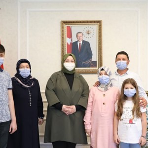 Bakan Selçuk Görme Engelli Hafız Ravzanur ile Ailesini Ağırladı - fotoğraf 2