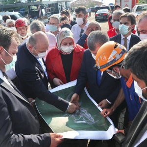 Bakanımız Selçuk, Sakarya'da Patlamanın Yaşandığı Bölgede İncelemelerde Bulundu - fotoğraf 4