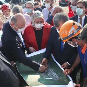 Bakanımız Selçuk, Sakarya'da Patlamanın Yaşandığı Bölgede İncelemelerde Bulundu - fotoğraf 4