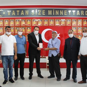 Kıbrıs Gazisi Sinan TAYFUR'a Milli Mücadele Madalyası Takdim Edildi - fotoğraf 1