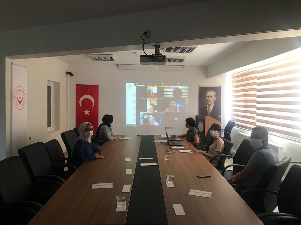 Bilişim Teknolojileri ve İnternetin Bilinçli Kullanımı Konulu Uzaktan Eğitim Verildi.