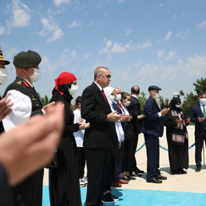 Cumhurbaşkanı Erdoğan, 15 Temmuz Şehitler Anıtı’nı ziyaret etti - fotoğraf 6