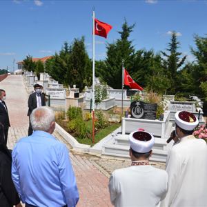 15 Temmuz Demokrasi ve Milli Birlik Günü Kapsamında  Şehit Kabirleri Ziyaret Edildi - fotoğraf 2