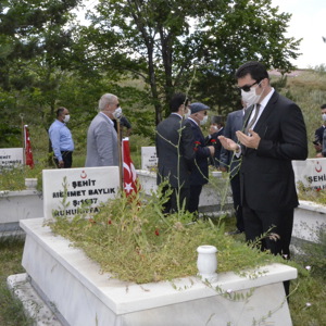  Erzurum’da 15 Temmuz şehitleri mezarı başında anıldı - fotoğraf 4