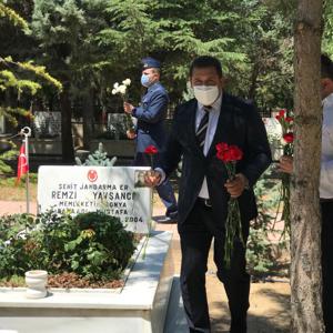 15 Temmuz Demokrasi ve Milli Birlik Günü anma programları kapsamında Aziz Şehitlerimiz kabirleri başında dualarla yad ettik. - fotoğraf 1