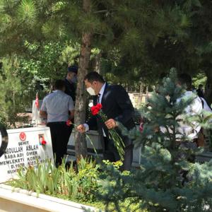 15 Temmuz Demokrasi ve Milli Birlik Günü anma programları kapsamında Aziz Şehitlerimiz kabirleri başında dualarla yad ettik. - fotoğraf 2