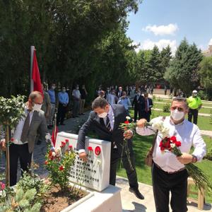 15 Temmuz Demokrasi ve Milli Birlik Günü anma programları kapsamında Aziz Şehitlerimiz kabirleri başında dualarla yad ettik. - fotoğraf 5